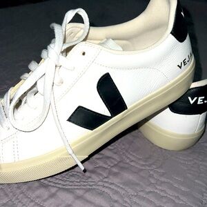 Veja White Sneakers Size 40 M (9)